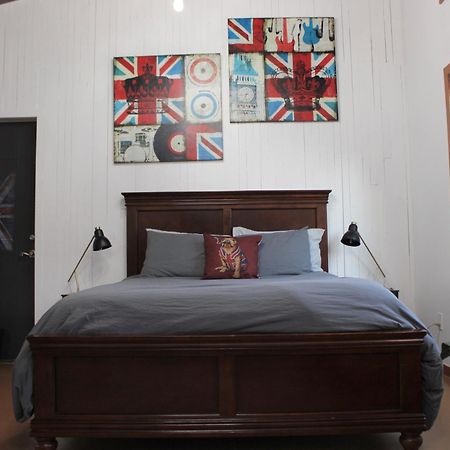 Private Bright Modern Studio! Queen Bed ! Victoria Exteriér fotografie