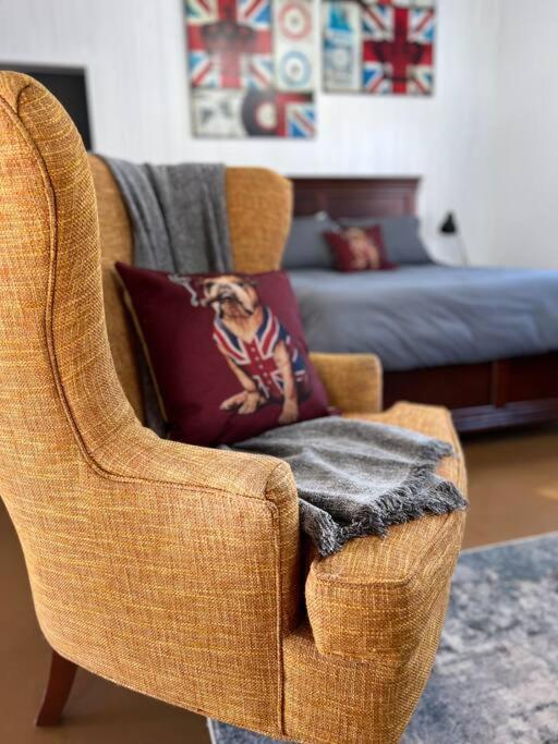 Private Bright Modern Studio! Queen Bed ! Victoria Exteriér fotografie